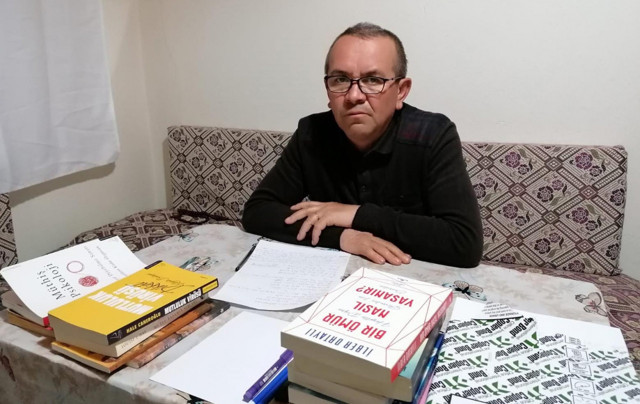 Denizli'de 'Derdi olanın türküsü olmalı' dedi koronavirüse beste  yaptı - Resim: 0