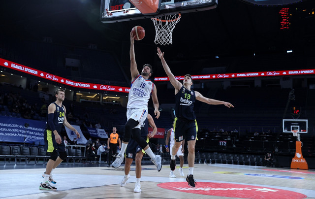 Melih Mahmutoğlu Singleton kavgası! Anadolu Efes- Fenerbahçe Beko maçında ortalık karıştı - Resim: 4
