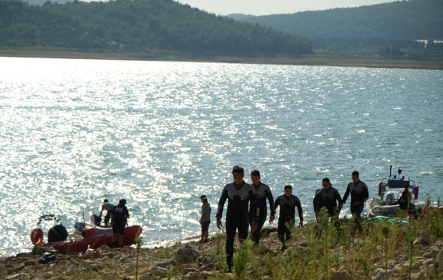İzmir'de düşen helikopterin enkazını çıkartmak için özel kuruldu - Resim: 0