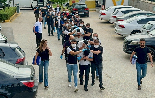 Eskişehir merkezli fuhuş operasyonunda 11 zanlı yakalandı - Resim: 1