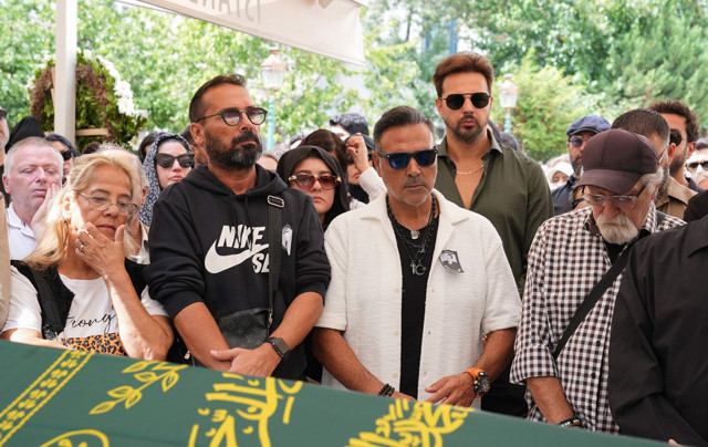 Şarkıcı Metin Arolat için cenaze namazı kılındı - Resim: 0