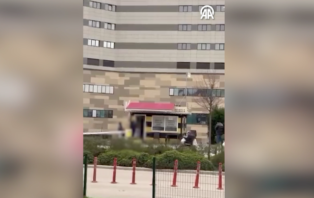 Taksiye alınmayan kadın camı çerçeveyi indirdi - Resim: 0