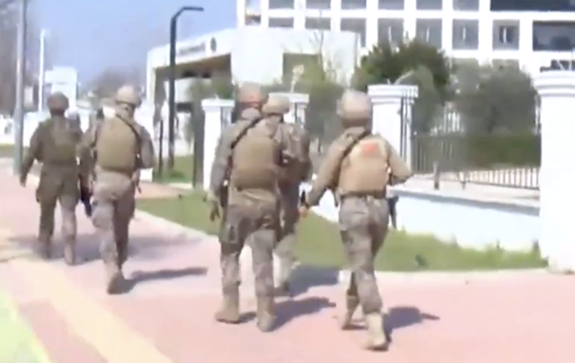 Antalya'da Kepez Kaymakamlığı'nda silah sesleri! Bina tahliye edildi... Çok sayıda polis bölgede - Resim: 0