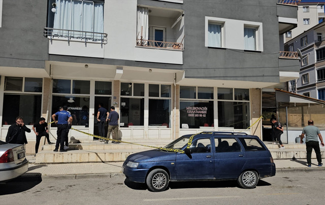 Çorum'da kahvehanede cinayet! İki yaşlı adam birbirini bıçakladı - Resim: 0