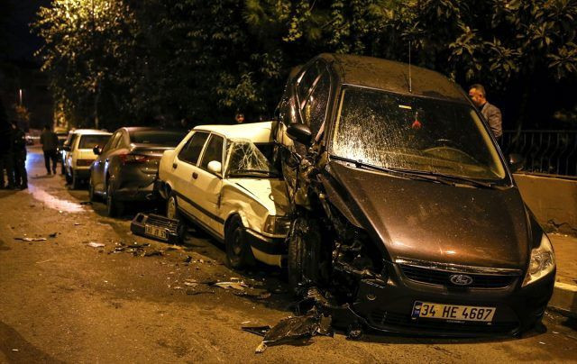 Polisten kaçan otomobil 6 aracı biçti! 2 yaralı - Resim: 3