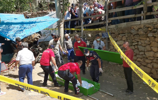 Hakkari'de şehit babası devrilen traktörün altında kalarak hayatını kaybetti - Resim: 2
