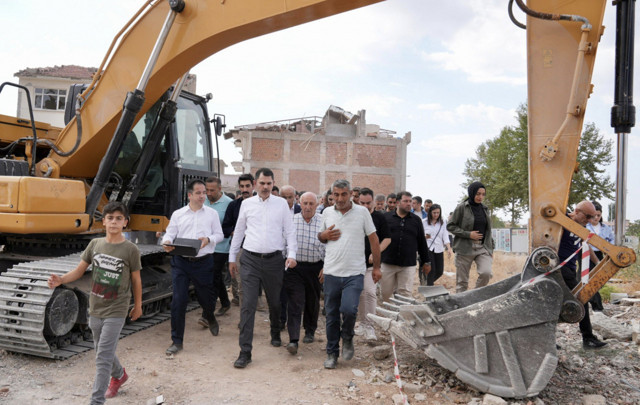 Bakan Kurum Malatya'da vatandaşlarla birlikte proje alanlarını inceledi - Resim: 1