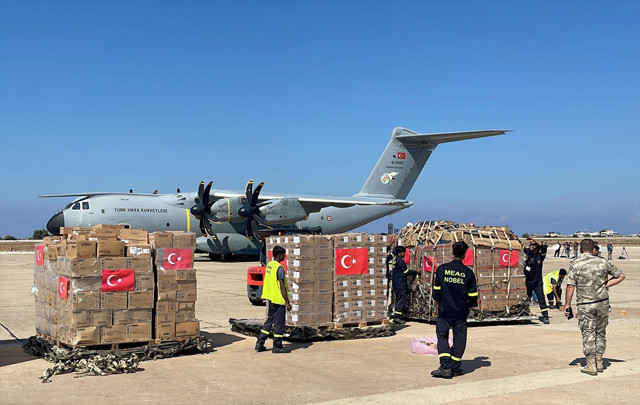 Türkiye'nin gönderdiği insani yardım Lübnan'a ulaştı - Resim: 0
