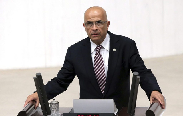 Gece tutuklanan CHP'li Enis Berberoğlu cezaevinden okula gidip gelecek! - Resim: 0