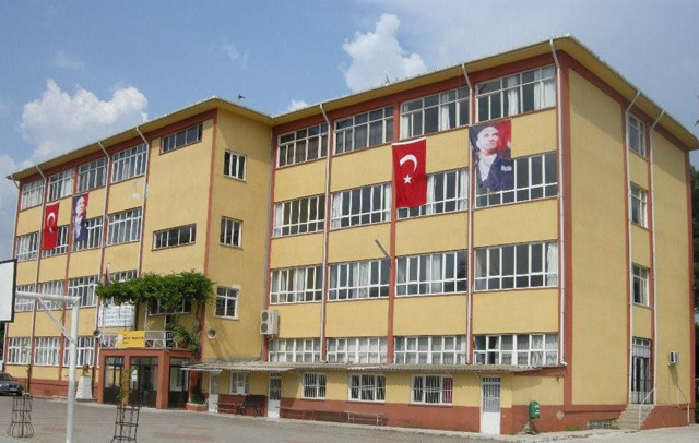 Aydın İmam Hatip Lisesi'nde sarıklı-şalvarlı derse giren 3 öğrenci ortalığı karıştırdı - Resim: 0