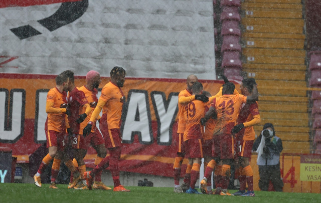 Galatasaray zorlu zeminde Kasımpaşa'yı devirmeyi başardı - Resim: 0