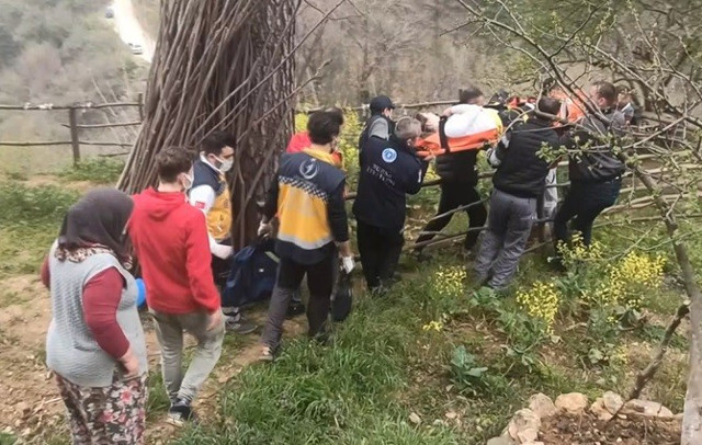 Bursa'da genç kız çapa motoruna ayaklarını kaptırdı korkulan olmadı - Resim: 1