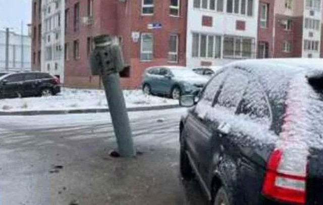 Ukrayna ateş altında! Roket yola saplandı korkunç görüntüler - Resim: 0