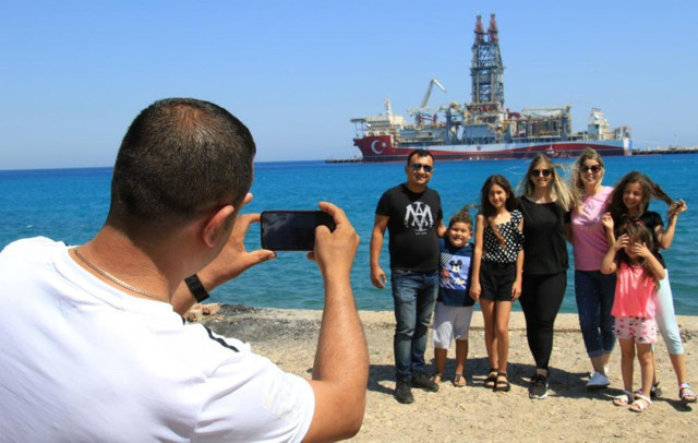 Türkiye'nin yeni sondaj gemisi Abdulhamid Han için geri sayım başladı - Resim: 0