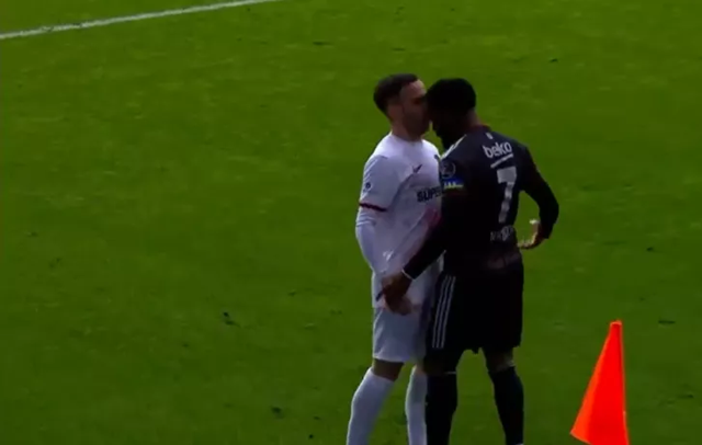 Gaziantep Beşiktaş maçına damga vuran olay: N'Koudou rakibine kafa attı, sosyal medya ayağa kalktı - Resim: 4