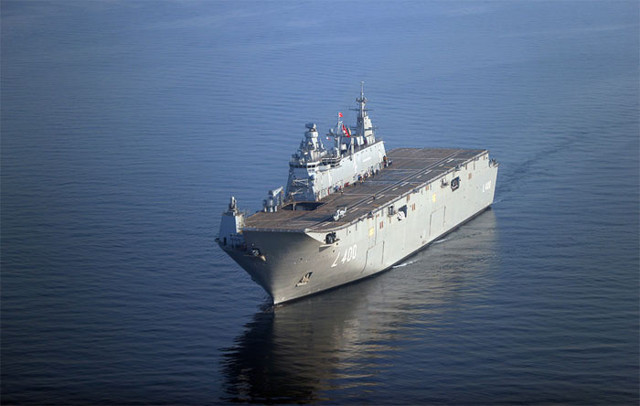 Hulusi Akar dünyanın ilk SİHA gemisi TCG Anadolu'yu inceledi - Resim: 0