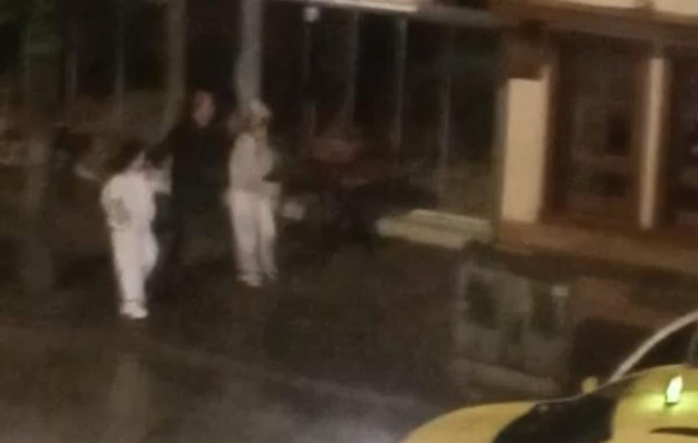 Bursa'da 3 kadın darp edilip taksiye zorla bindirildi! Dehşet anları saniye saniye kamerada - Resim: 1