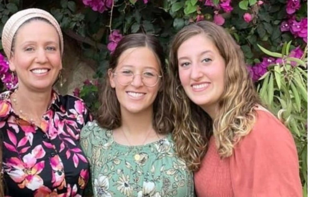 Ölen annelerinin kalp atışlarını dinlediler! Kız kardeşler gözyaşlarına boğuldu - Resim: 0