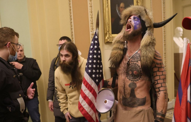 Kongre baskınında dünyanın gündemine oturmuştu! QAnon Şamanı itirafçı oldu - Resim: 0
