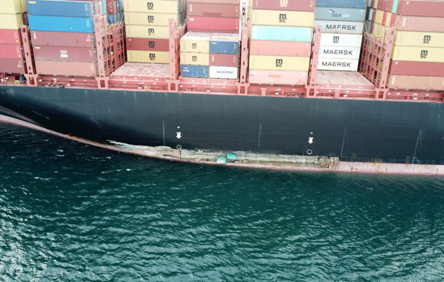 400 metrelik devasa gemi Ambarlı Limanı'nda iskeleye çarptı - Resim: 2