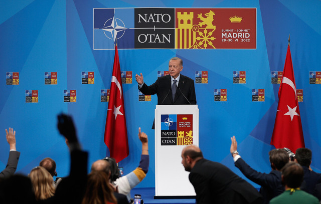 Erdoğan'dan NATO zirvesi sonrası flaş açıklamalar: İsveç 73 teröristi iade edecek, etmezlerse... - Resim: 1