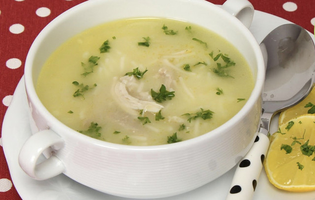 Dumanı üstünde evinizi mis gibi kokutacak tavuk çorbası tarifi akşama yapın - Resim: 2