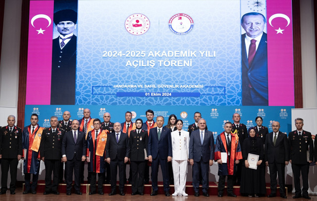 Bakan Yerlikaya: "Türkiye Yüzyılı'nı huzurun yüzyılı yapacağız" - Resim: 0