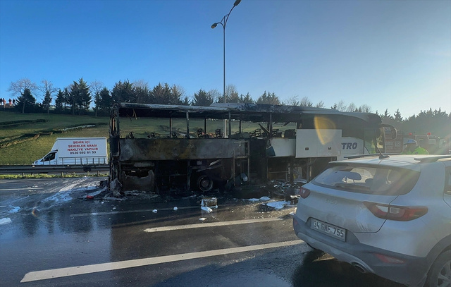 İstanbul'da yolcu otobüsü alev alev yandı! - Resim: 3