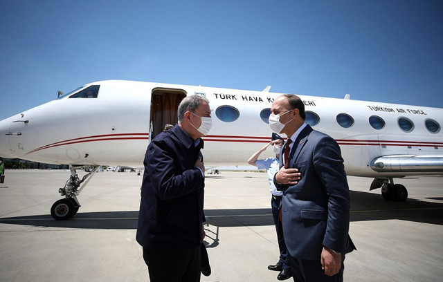 Milli Savunma Bakanı Hulusi Akar ve kuvvet komutanları Suriye sınırında - Resim: 0