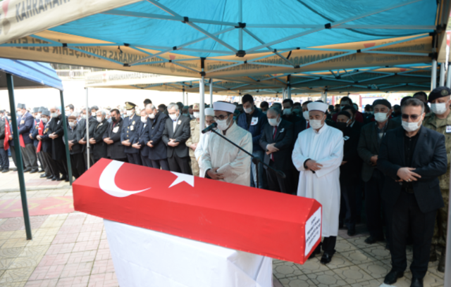 Bitlis şehitlerine son görev! Gözyaşları sel oldu - Resim: 0