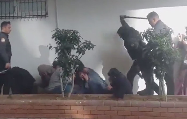 Ahmet Hakan yazdı! Adana'da polis orantısız gücün resmini çizdi - Resim: 0