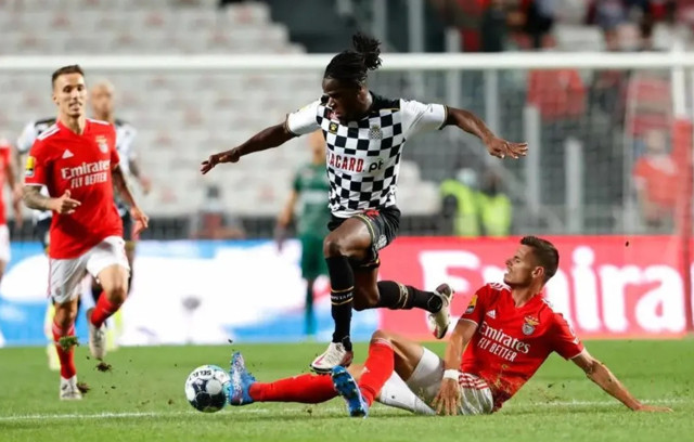 Portekiz basını yeni transferi duyurdu: Galatasaray'a Kongolu orta saha! - Resim: 0