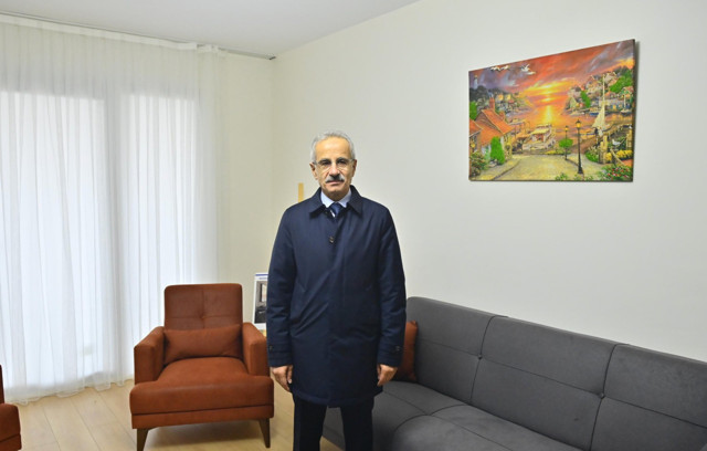 Ulaştırma ve Altyapı Bakanı Uraloğlu, Adıyaman'da kalıcı konut inşaat alanını inceledi - Resim: 2