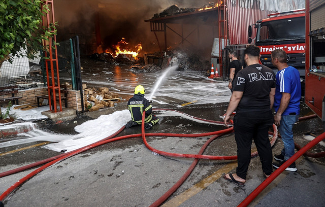 Mersin'de ses ve görüntü sistemleri üretilen fabrikada yangın çıktı - Resim: 0
