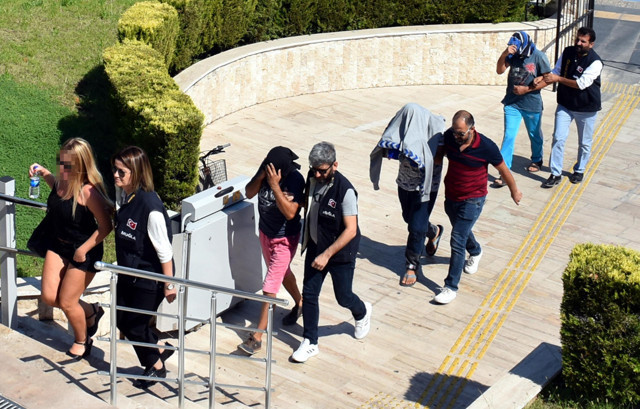 Muğla fuhuş operasyonu... Çete lideri 'Sahibe Helen'in Köleleri' adıyla sayfa açmış - Resim: 0