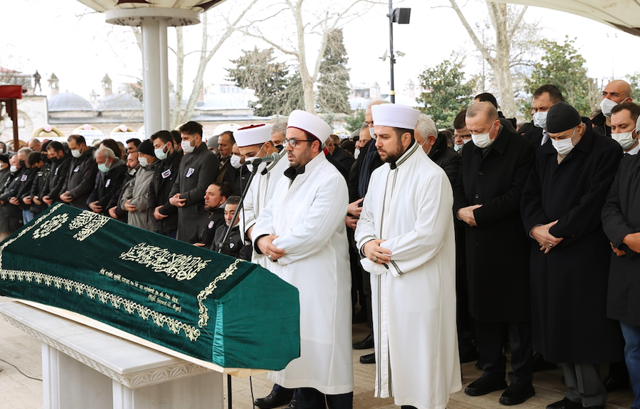 Cumhurbaşkanı Erdoğan, İbrahim Halit Çizmeci’nin cenaze töreninde - Resim: 0