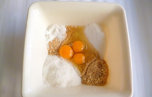 Bol şerbertli fındıkzade tatlısı pastaneleri bile kapattırıyor! İşte hazıra taş çıkaran tatlı tarifi - Resim: 0