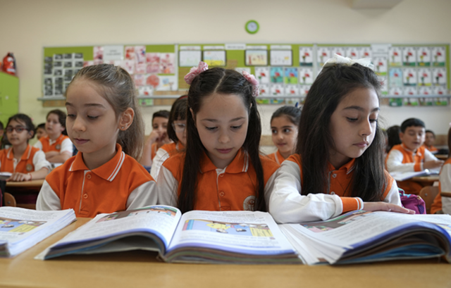 Milyonlarca vatandaş kara kara düşünmeye başladı! Okul kitaplarına yüzde 400 zam geliyor - Resim: 0