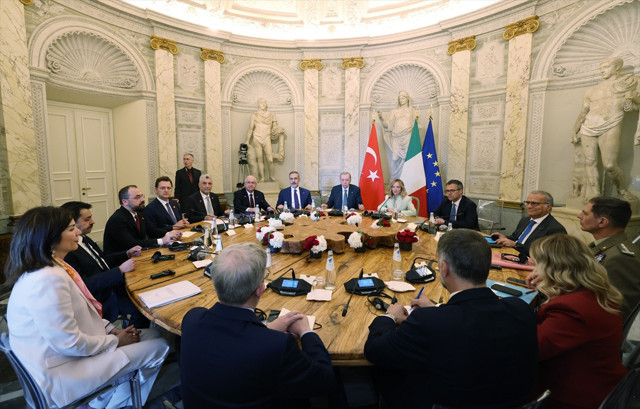 Cumhurbaşkanı Erdoğan ve Meloni birlikte kamera karşısına geçti! Erdoğan yeni ticaret hacmi hedefini açıkladı - Resim: 2