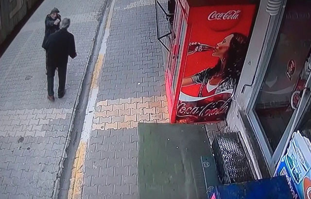 Yaşlı adamı sokak ortasında infaz eden katilin sakinliği şoke etti - Resim: 1