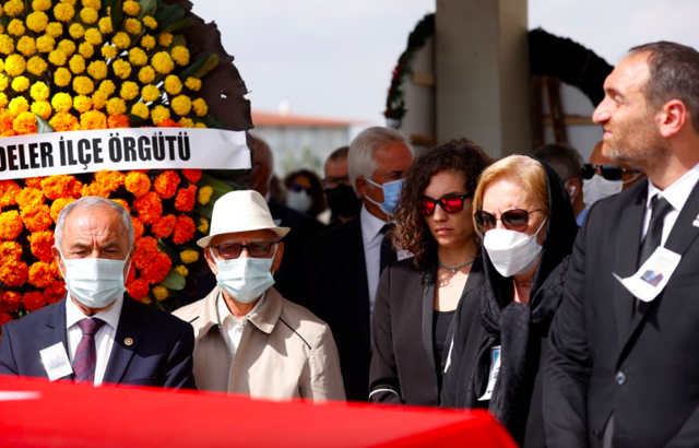 Nevşin Mengü'nün babası Şahin Mengü için cenaze töreni Kemal Kılıçdaroğlu da oradaydı - Resim: 0