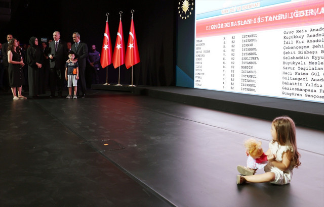 20 bin öğretmen ataması yapıldı! Cumhurbaşkanı Erdoğan: Öğretmenleri kışkırtmak doğru yaklaşım değil - Resim: 1