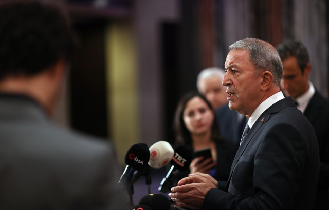 Hulusi Akar, Yunanistan'a tarihi hatırlatıp 'akıllı olun' dedi! Dünyadaki en garip şey... - Resim: 0
