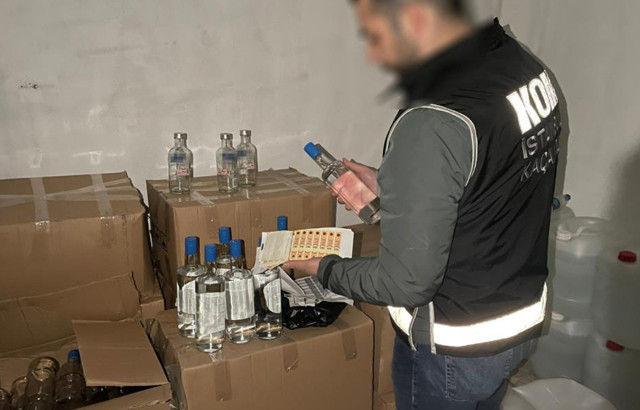 Yılbaşı öncesi yurtta sahte alkol operasyonu! İstanbul'da ele geçirildi: Piyasa değeri... - Resim: 0