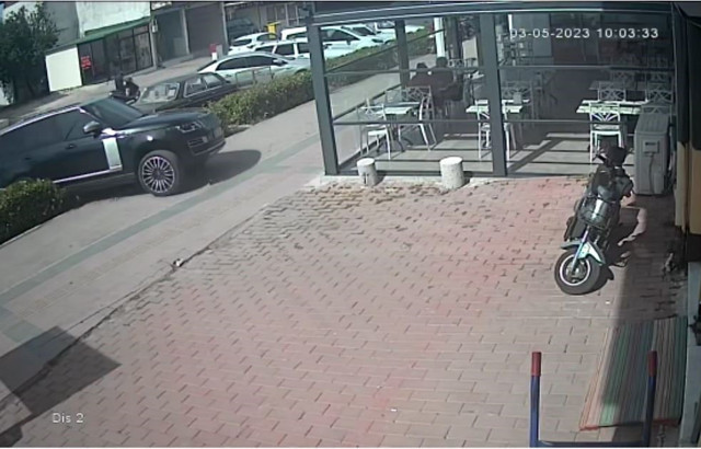 Lüks cip kafeye daldı! Korku dolu anlar müşteriler ölümden döndü - Resim: 0