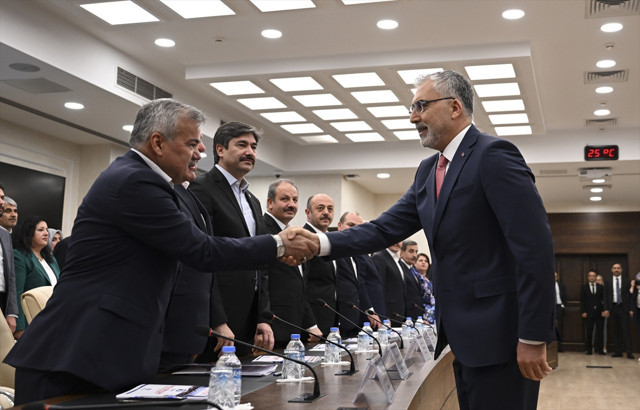 Memur ve memur emeklisinin toplu sözleşme süreci başladı! Bakan Işıkhan'dan açıklama - Resim: 0