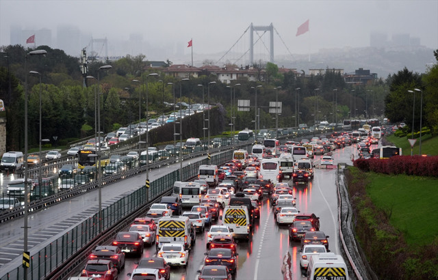 İstanbul'da haftanın ilk iş gününde trafik yoğunluğu - Resim: 2