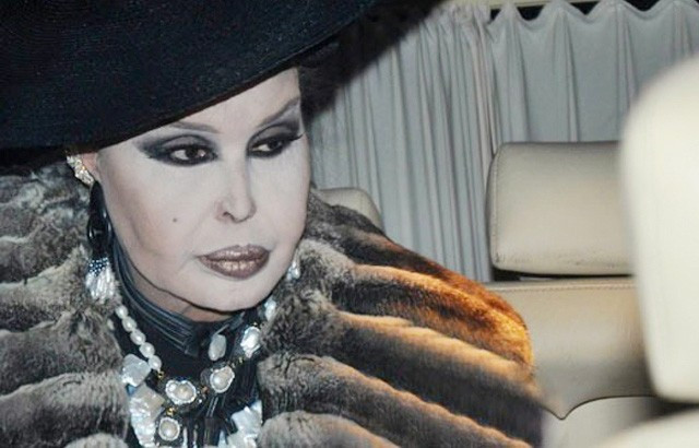 'Kulak nasıl çekilir'i göstermeye hazırlanıyor! - Resim: 2