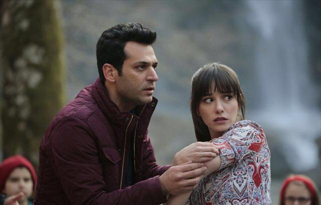 Murat Yıldırım eşinin yanında Özge Gürel'le dudak dudağa! - Resim: 3