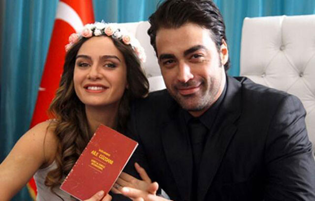 Birce Akalay fena yakalandı Sarp Levendoğlu'nu unutamadı mı? - Resim: 1